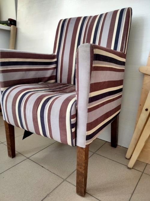 Отдали заказчикам по знакомству данное кресло, из какого то местного кафе, хотели выкинуть. 05