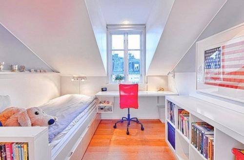 Живой и яркий дизайн интерьера квартиры - чердака. 05