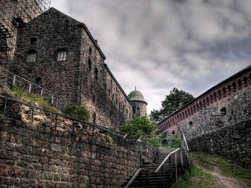 Выборгский замок. Выборгский замок был основан шведами в ходе их третьего крестового похода в 1293 году. 06