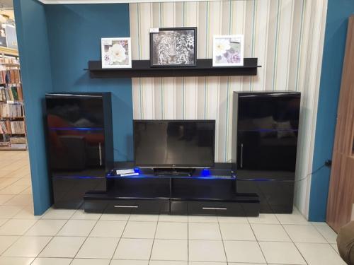 Классная мебель в зале, а не в рекламе. 01