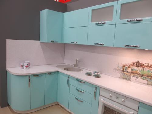 Интересный и лаконичный дизайн можно с глянцевыми поверхностями сделать. 01