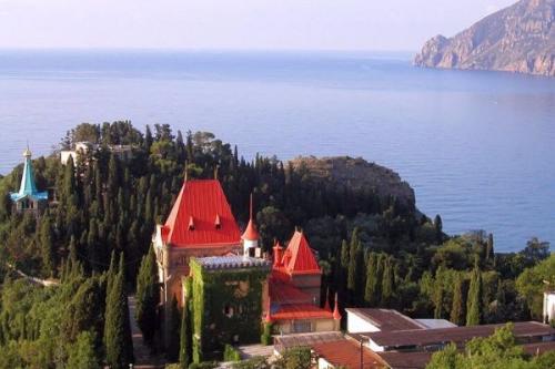 ? 10. Самых красивых дворцов в Крыму? 03