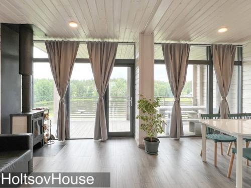 А вот и интерьеры дома из предыдущей публикации (там же вы найдёте его планировку. 04