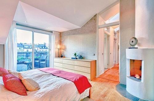 Живой и яркий дизайн интерьера квартиры - чердака. 03