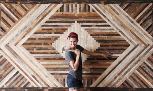 Изящная девушка - столяр создаёт великолепные предметы интерьера из дерева: 04