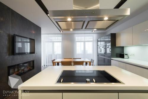 Данный проект просторной квартиры в Новосибирске, Россия, включает в себя все, что необходимо для комфорта. 02