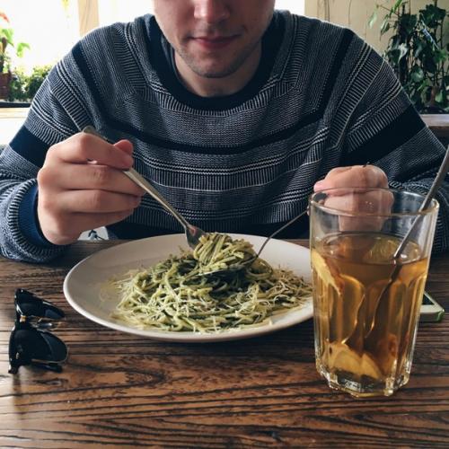 Первое заведение, которое бы хотелось осветить это Зеленая Комната в лофт проекте этажи.