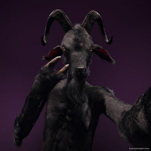 Современный художник из Америки показал как сейчас все девушки и парни делают селфи. 02