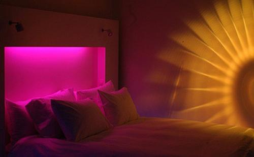 В путешествии, будь то отпуск или командировка, временным домом нам будет служить уютный гостиничный номер. 04