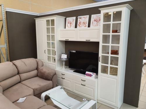 Классная мебель в зале, а не в рекламе. 05