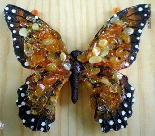 Янтарь - это красивый и уникальный материал, который можно использовать в декоре различными способами. 03