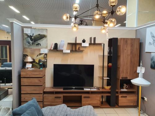 Классная мебель в зале, а не в рекламе. 06