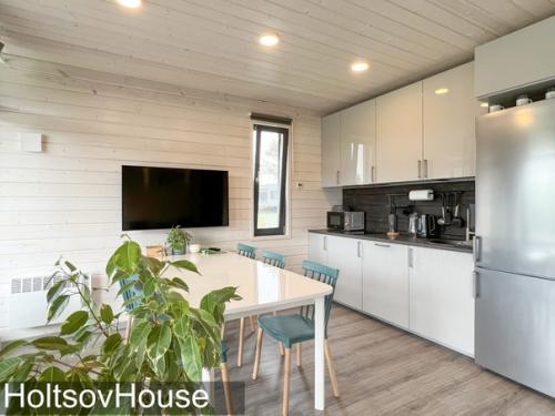 А вот и интерьеры дома из предыдущей публикации (там же вы найдёте его планировку. 06