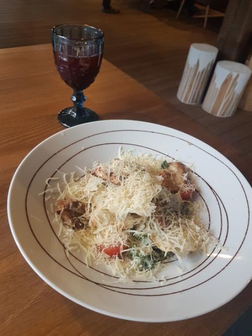 Ресторан Geko. Позиционируют себя как территорию отдыха, но есть там есть и ресторан в 2 этажа и бани, и дома. 01 Ресторан Geko. Позиционируют себя как территорию отдыха, но есть там есть и ресторан в 2 этажа и бани, и дома. 01