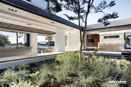 Особняк на территории элитного гольф - клуба в южной Африке. 01