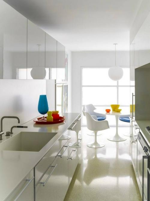 Мебель для компактных пространств стоит подбирать так, чтобы каждый предмет работал на функциональность и визуальную лёгкость. 05