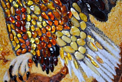 Янтарь - это красивый и уникальный материал, который можно использовать в декоре различными способами. 08