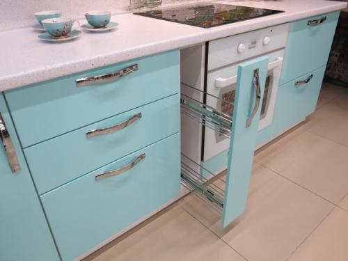 Интересный и лаконичный дизайн можно с глянцевыми поверхностями сделать. 05