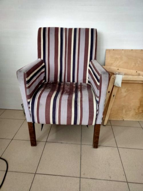 Отдали заказчикам по знакомству данное кресло, из какого то местного кафе, хотели выкинуть. 04