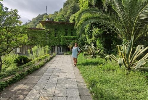 Где реально отдыхал вождь народов Ссср: удалось побывать на одной из самых любимых дач Сталина в новом Афоне. 09