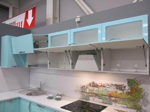 Интересный и лаконичный дизайн можно с глянцевыми поверхностями сделать. 02