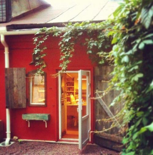 Небольшие кафе для двоих под Дождь. 02