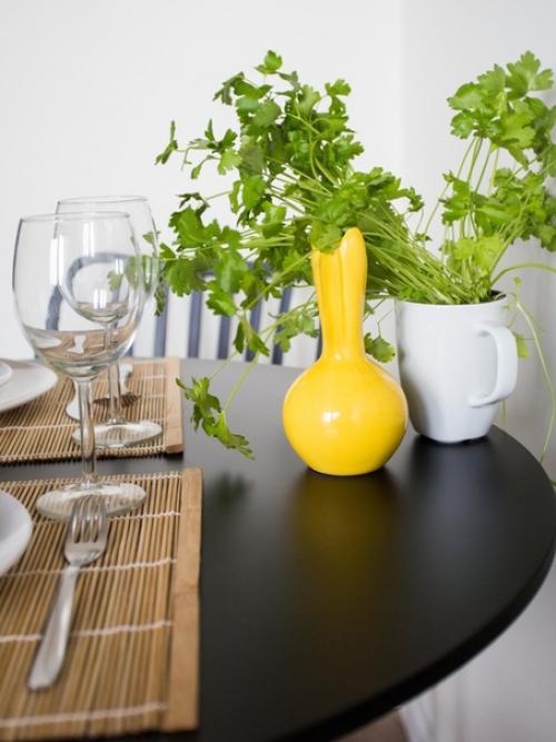 Хозяйка делала сама все. 08