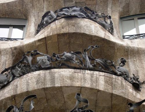 Биомиметика.  Дом в Барселоне мила. 04