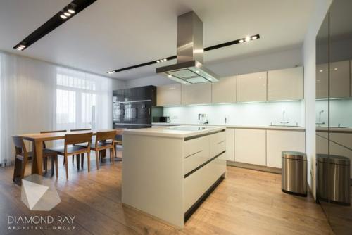 Данный проект просторной квартиры в Новосибирске, Россия, включает в себя все, что необходимо для комфорта. 03