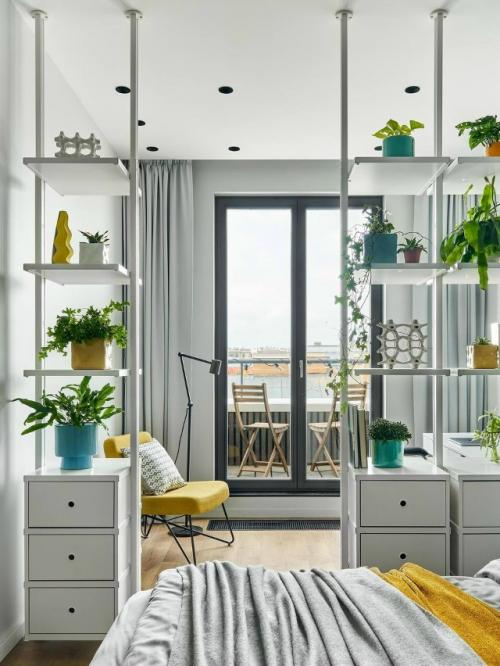 Мебель для компактных пространств стоит подбирать так, чтобы каждый предмет работал на функциональность и визуальную лёгкость. 03