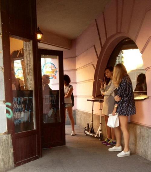 Небольшие кафе для двоих под Дождь. 01