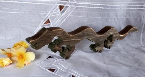 Вот он, деревянный зеленый дракон - символ следующего года. 01