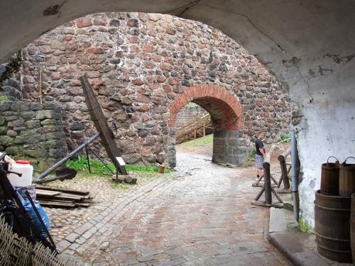 Выборгский замок. Выборгский замок был основан шведами в ходе их третьего крестового похода в 1293 году. 03