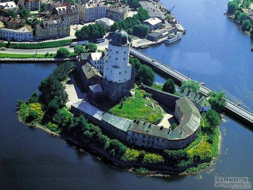 Выборгский замок. Выборгский замок был основан шведами в ходе их третьего крестового похода в 1293 году. 01