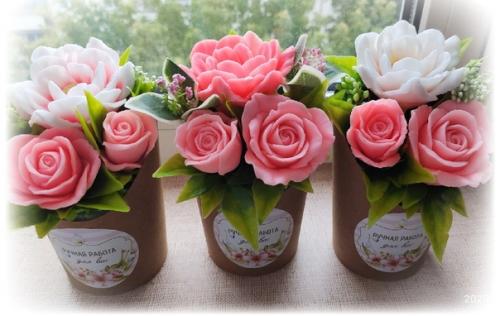 Вот такие бюджетные букетики выполнены на заказ, можно вставить топперы мамочке, учителю. 02