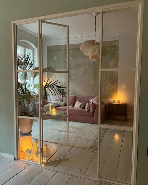 Посмотрите, как стеклянные двери кардинально меняют интерьер: после и до. 01