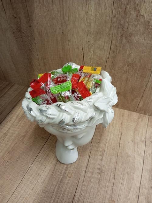 Кашпо в виде девочки - это безумно красивое и стильное украшение для вашего интерьера. 03