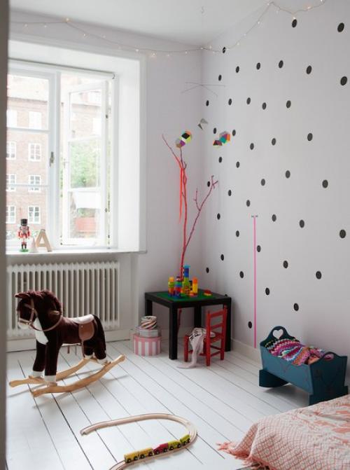 Интерьер недели.   Классическая шведская квартира с большими окнами и практически полностью белыми стенами. 06