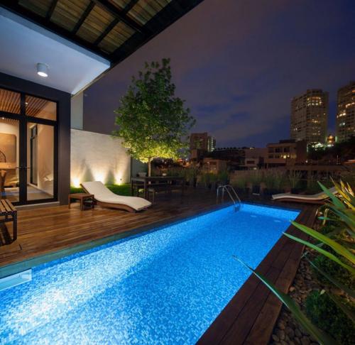 Компактный частный дом с бассейном. 05