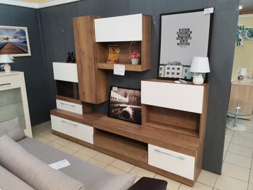 Классная мебель в зале, а не в рекламе. 08