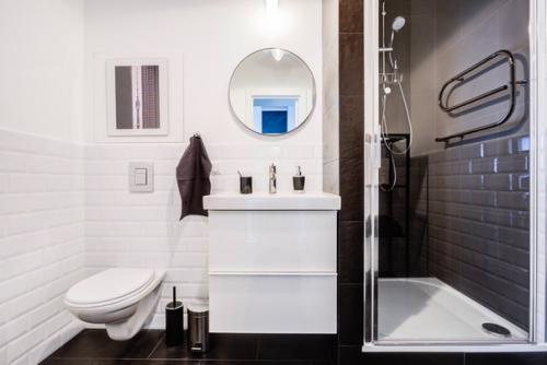 Хозяйка делала сама все. 09