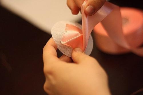 Красивые розы из атласных лент. 06