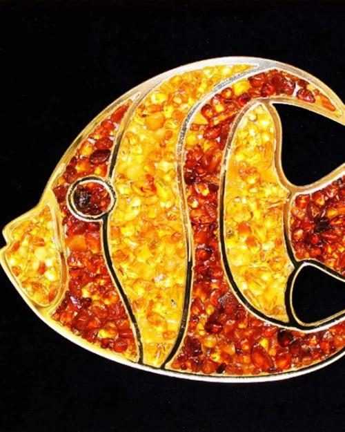 Янтарь - это красивый и уникальный материал, который можно использовать в декоре различными способами. 04