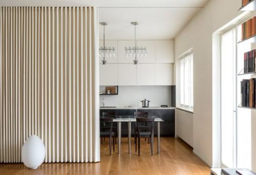 Дверь - гармошка не только оригинально дополнит интерьер, но и сэкономит место в квартире. 05