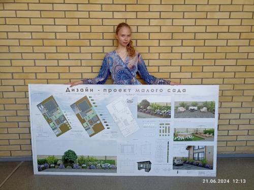 Меня зовут Дарья, мне 20 лет, я живу в просторном и спокойном алтайском крае. 01