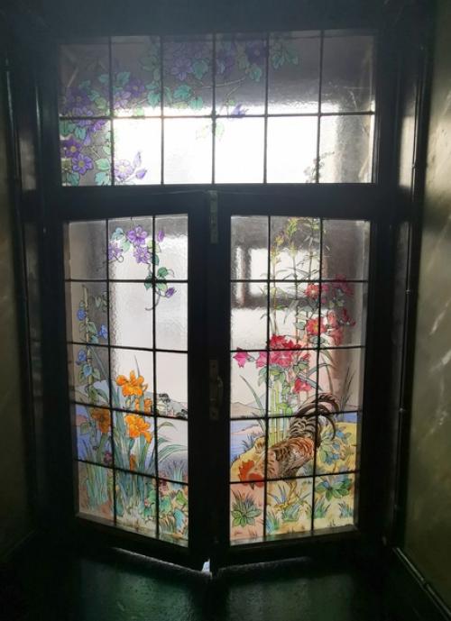 Есть в городе Казани очень интересный двухэтажный особняк, который горожане называют просто Дом Ушковой. 04