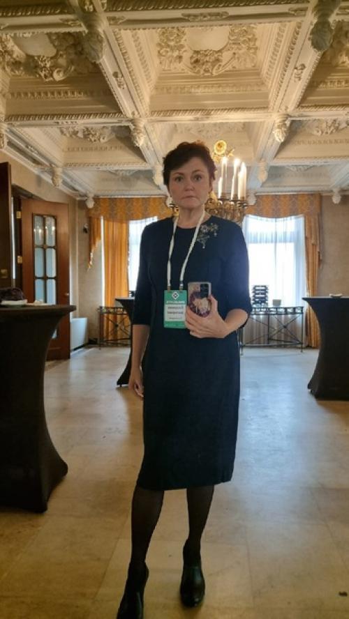 Очень красивое историческое здание, чудесные интерьеры, шикарные дубовые окна. 08