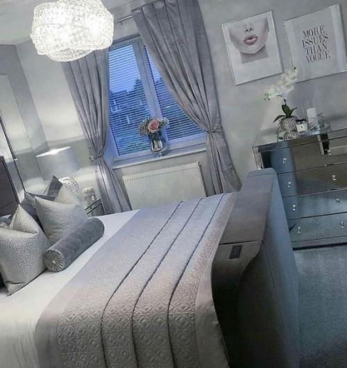 Классическим вариантом оформления интерьера квартиры стало использование в качестве основной цветовой гаммы светлых оттенков. 05