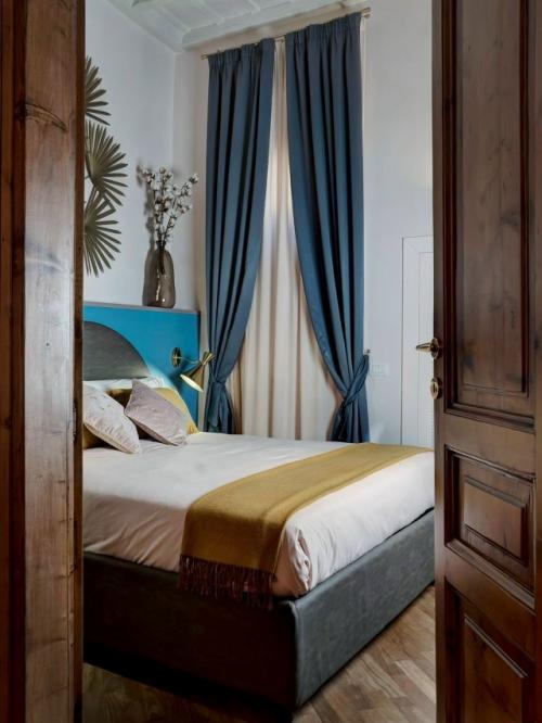 Яркая квартира у фонтана в Риме треви. 05