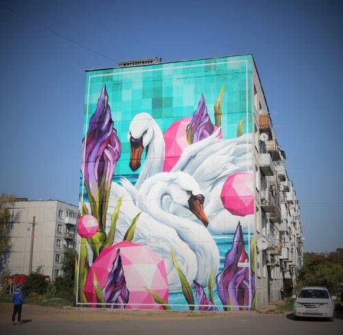 Сосновоборские художники из студии Горгона создали уникальный стрит - арт на фасаде одного из домов в п. лебяжье! 02